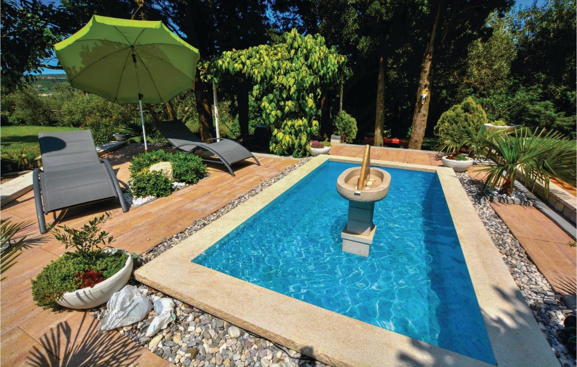 2 Bedroom Awesome Apartment In Portoroz Ngoại thất bức ảnh